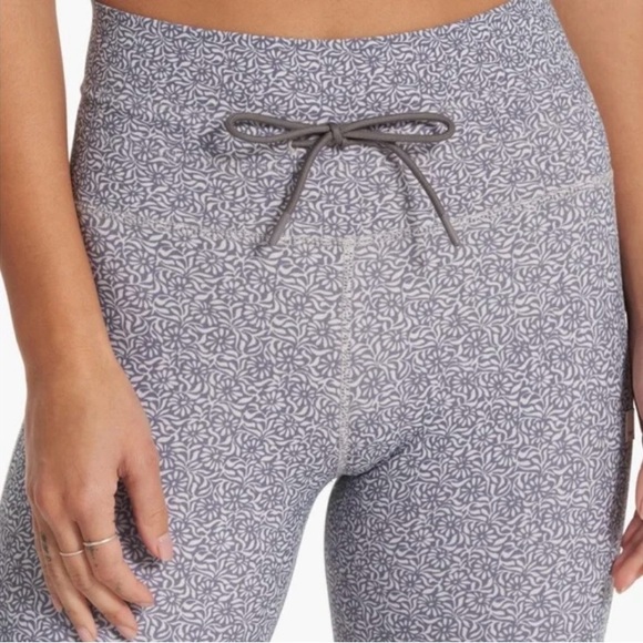 EUC XS Vuori Daily Legging Azure Mini
Samba - Picture 3 of 8